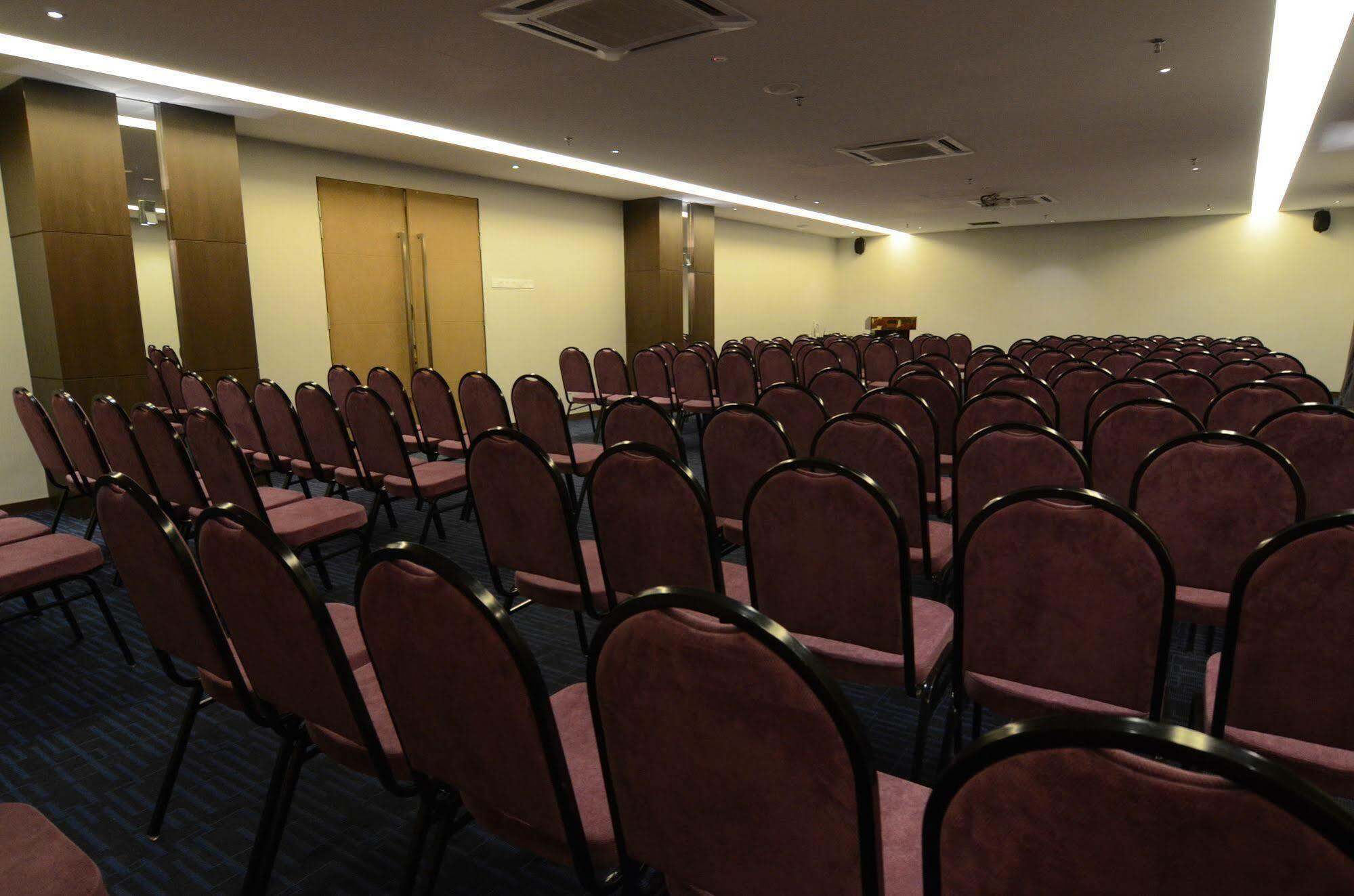 The Leverage Business hotel  Johor Bahru Exterior foto
